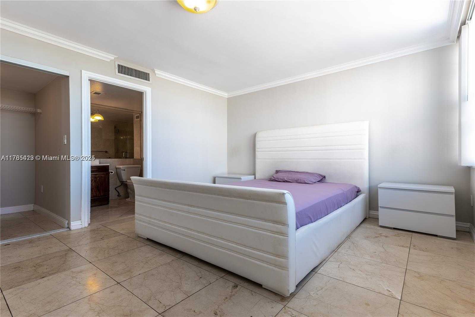 Small Image of 18011 BISCAYNE BLVD #902, Aventura Number 17