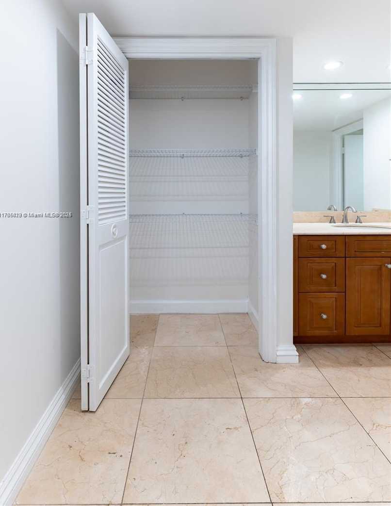 Small Image of 18011 BISCAYNE BLVD #902, Aventura Number 25