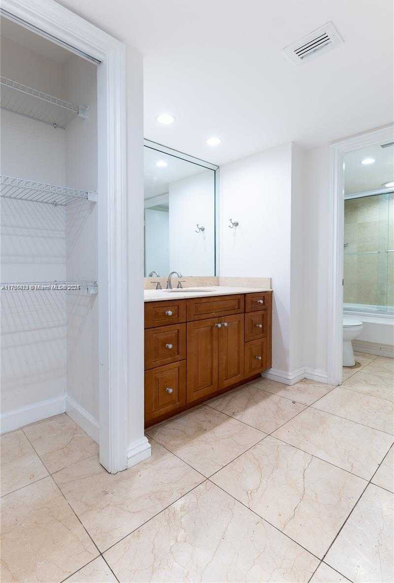 Small Image of 18011 BISCAYNE BLVD #902, Aventura Number 26