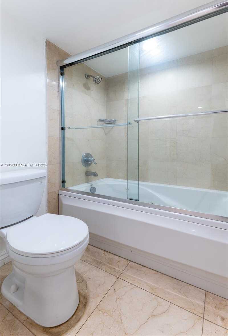 Small Image of 18011 BISCAYNE BLVD #902, Aventura Number 27