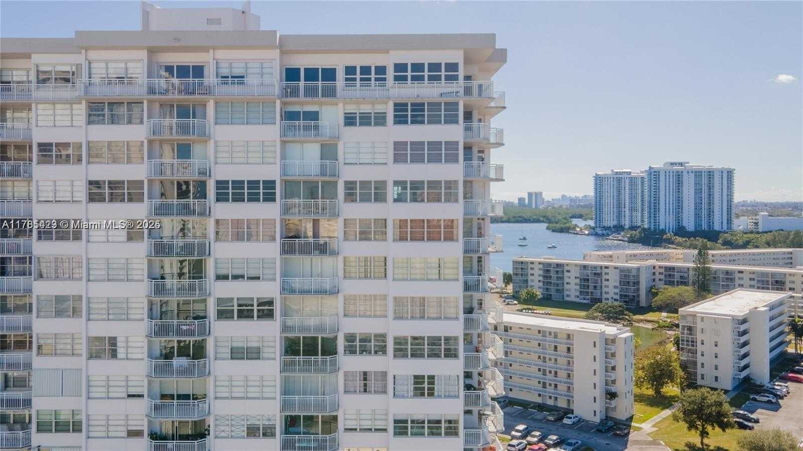 Small Image of 18011 BISCAYNE BLVD #902, Aventura Number 3
