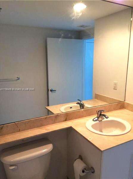 Small Image of 325 Biscayne Blvd, Miami, FL 33131, USA Number 12