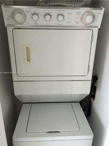 Small Image of 325 Biscayne Blvd, Miami, FL 33131, USA Number 22