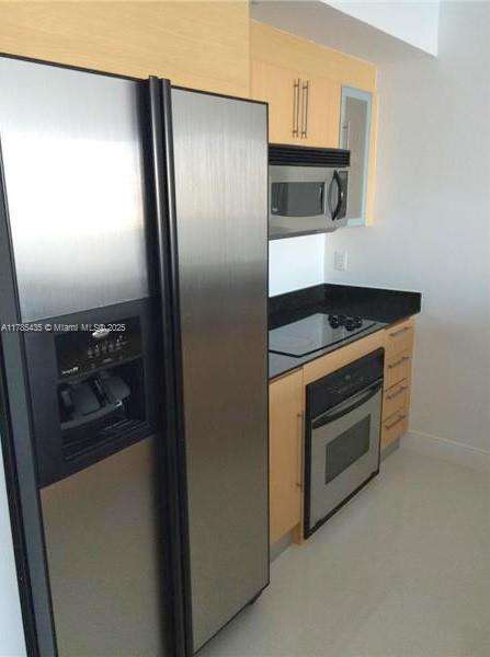 Small Image of 325 Biscayne Blvd, Miami, FL 33131, USA Number 4