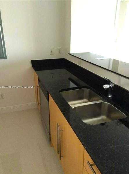 Small Image of 325 Biscayne Blvd, Miami, FL 33131, USA Number 6
