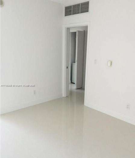 Small Image of 325 Biscayne Blvd, Miami, FL 33131, USA Number 7