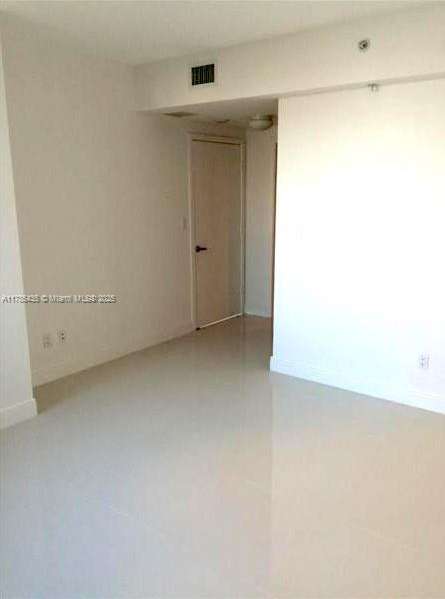 Small Image of 325 Biscayne Blvd, Miami, FL 33131, USA Number 8