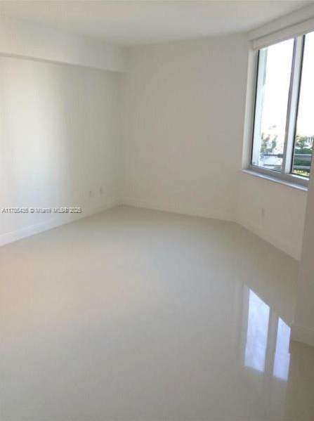 Small Image of 325 Biscayne Blvd, Miami, FL 33131, USA Number 9