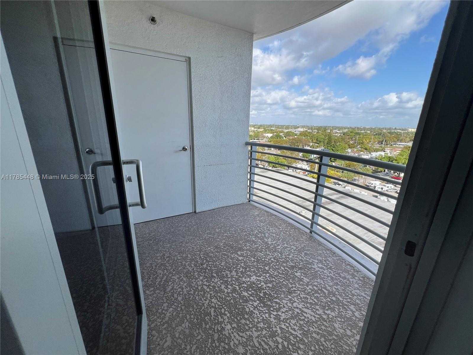 Small Image of 1830 RADIUS DR #909, Hollywood Number 13