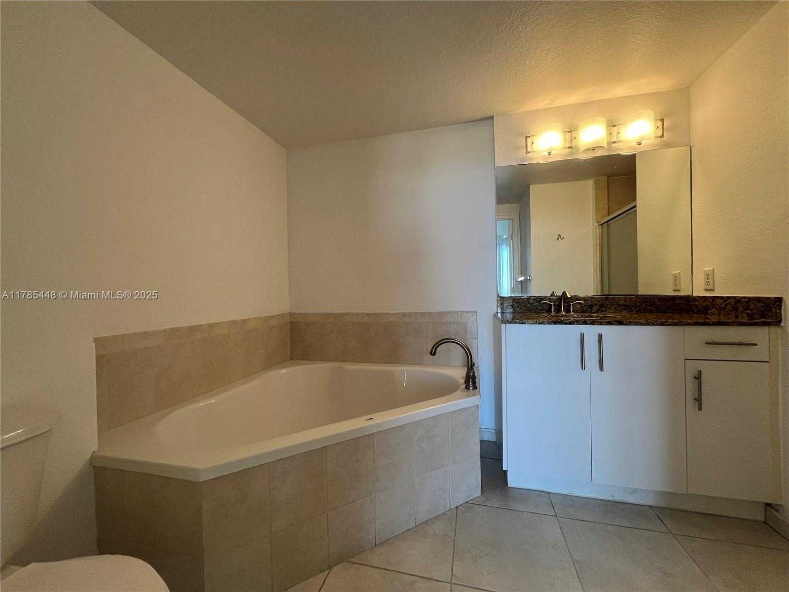 Small Image of 1830 RADIUS DR #909, Hollywood Number 9