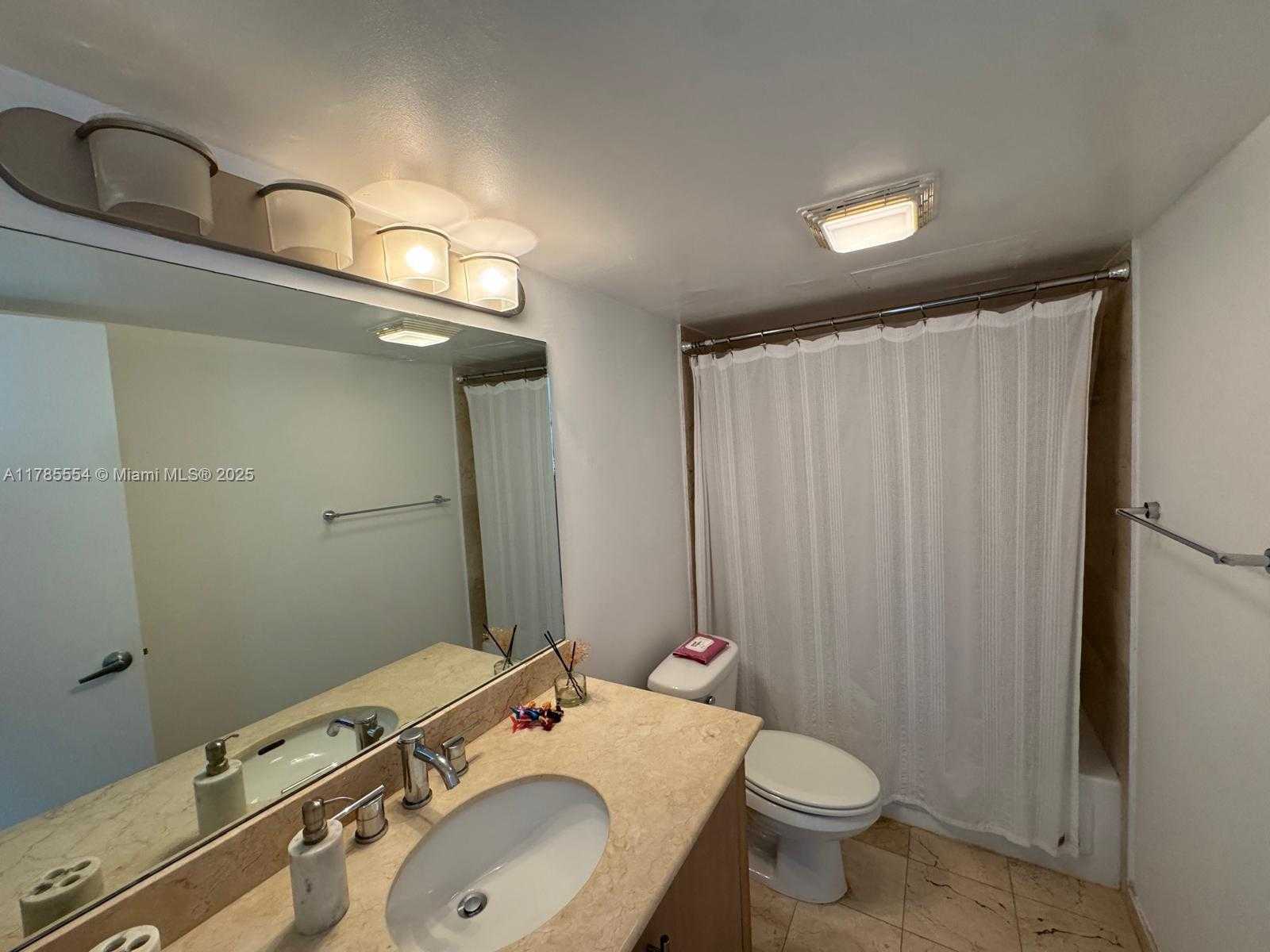 Small Image of 10275 #431, Bal Harbour Number 11