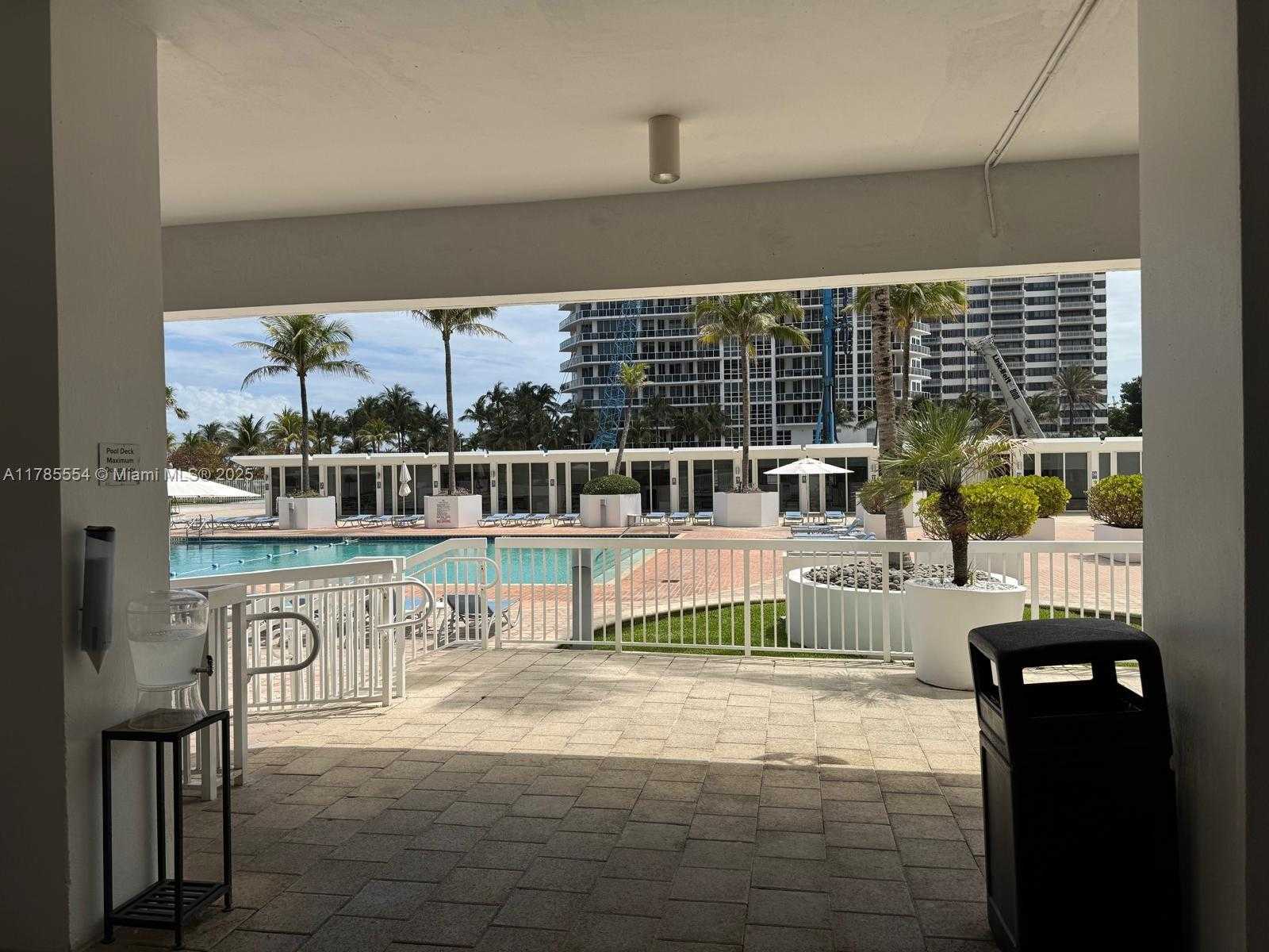 Small Image of 10275 #431, Bal Harbour Number 13