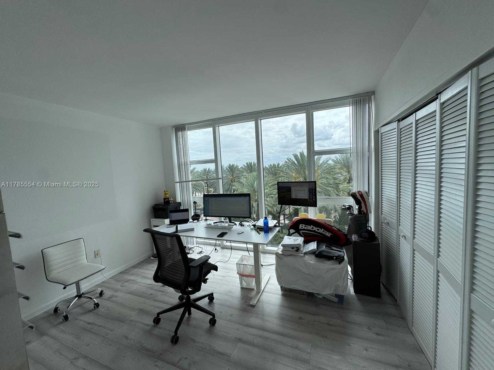 Small Image of 10275 #431, Bal Harbour Number 4