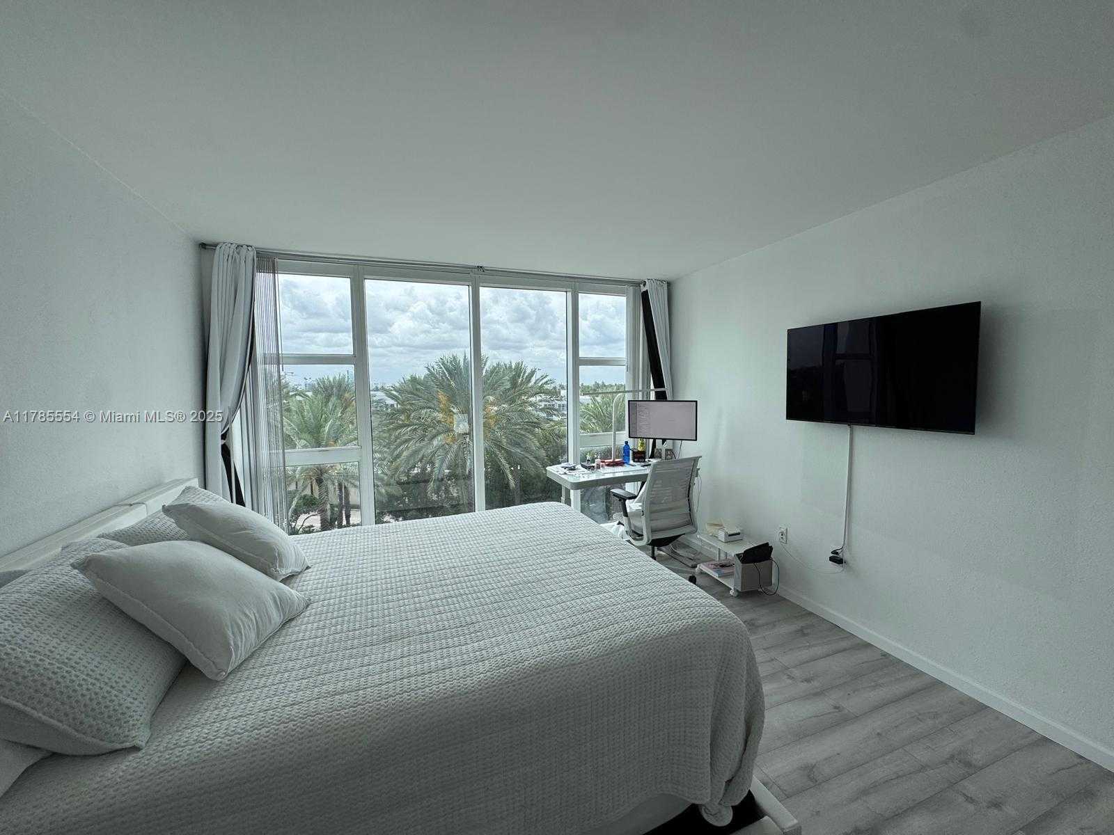 Small Image of 10275 #431, Bal Harbour Number 6