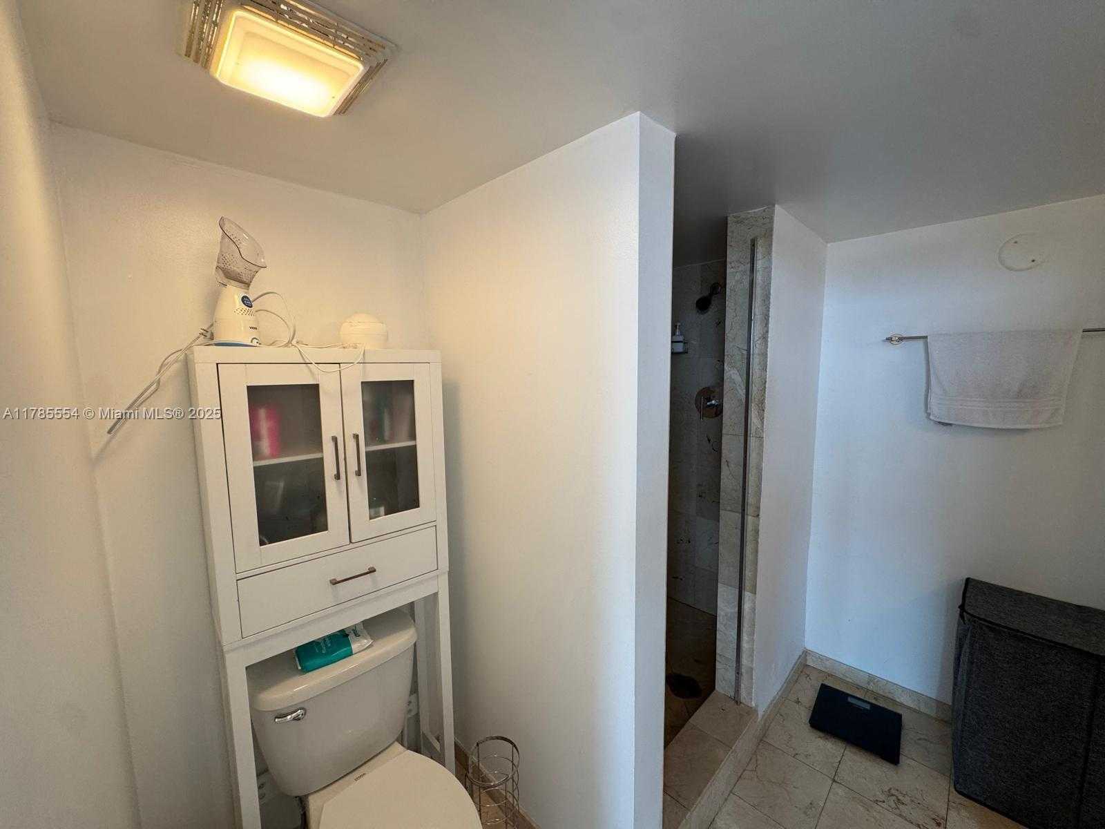 Small Image of 10275 #431, Bal Harbour Number 9