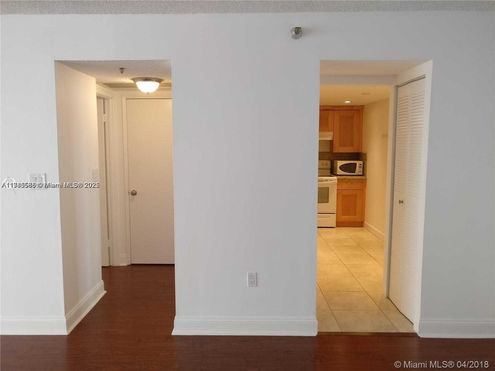 Small Image of 20515 E Country Club Dr, Aventura, FL 33180, USA Number 10