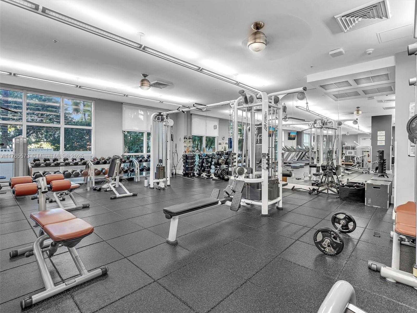 Small Image of 2001 BISCAYNE BLVD #3413, Miami Number 10
