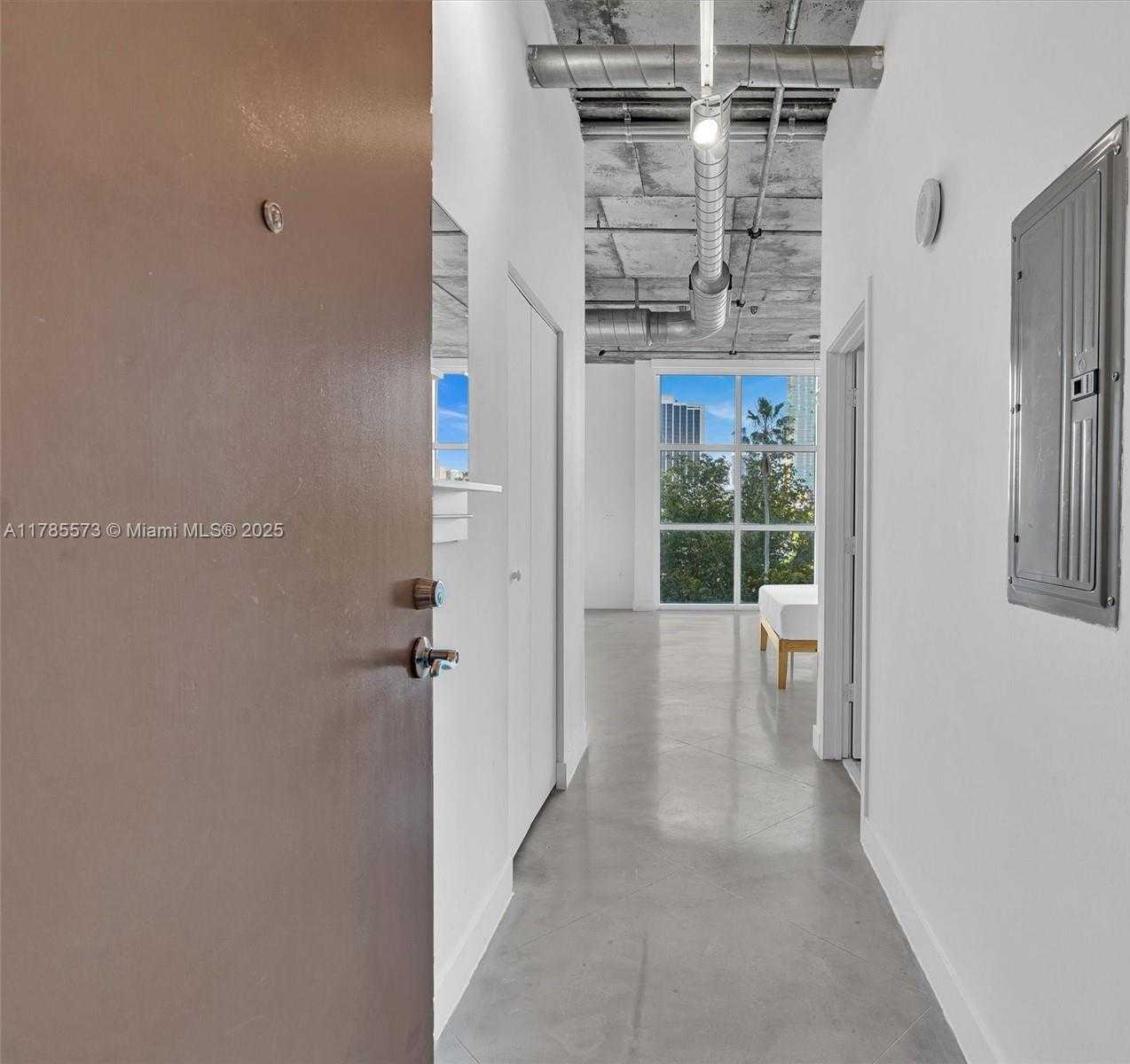 Small Image of 2001 BISCAYNE BLVD #3413, Miami Number 2
