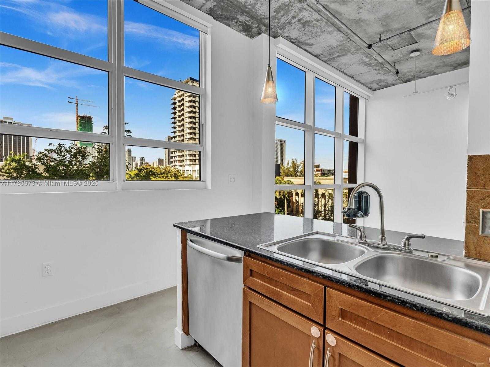 Small Image of 2001 BISCAYNE BLVD #3413, Miami Number 8