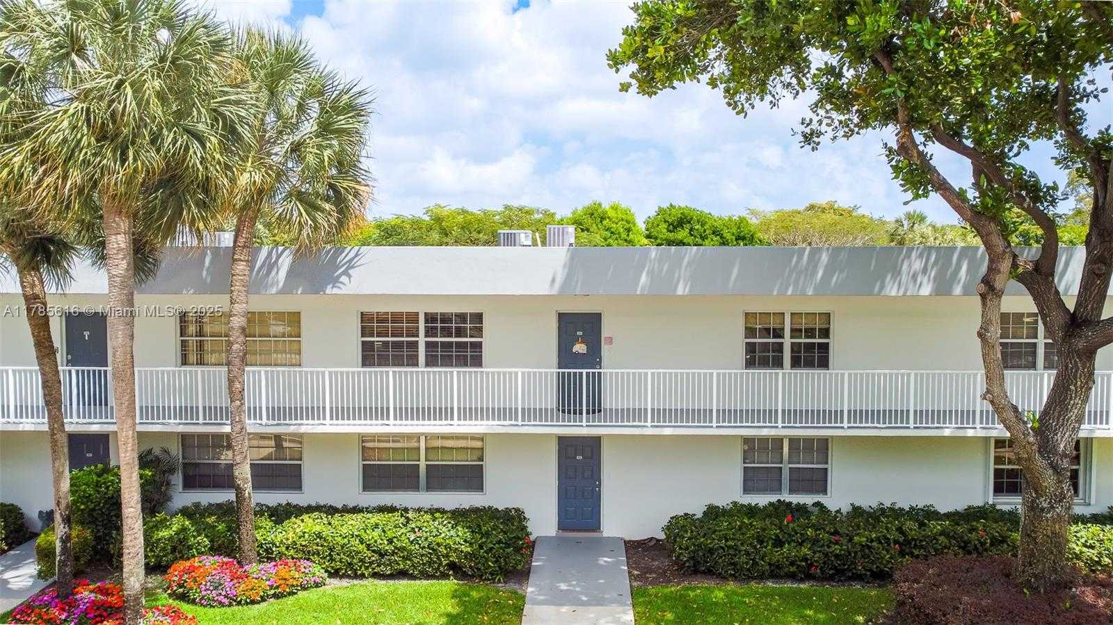 Small Image of 4221 WEST PALM AIRE DR #203, Pompano Beach Number 10
