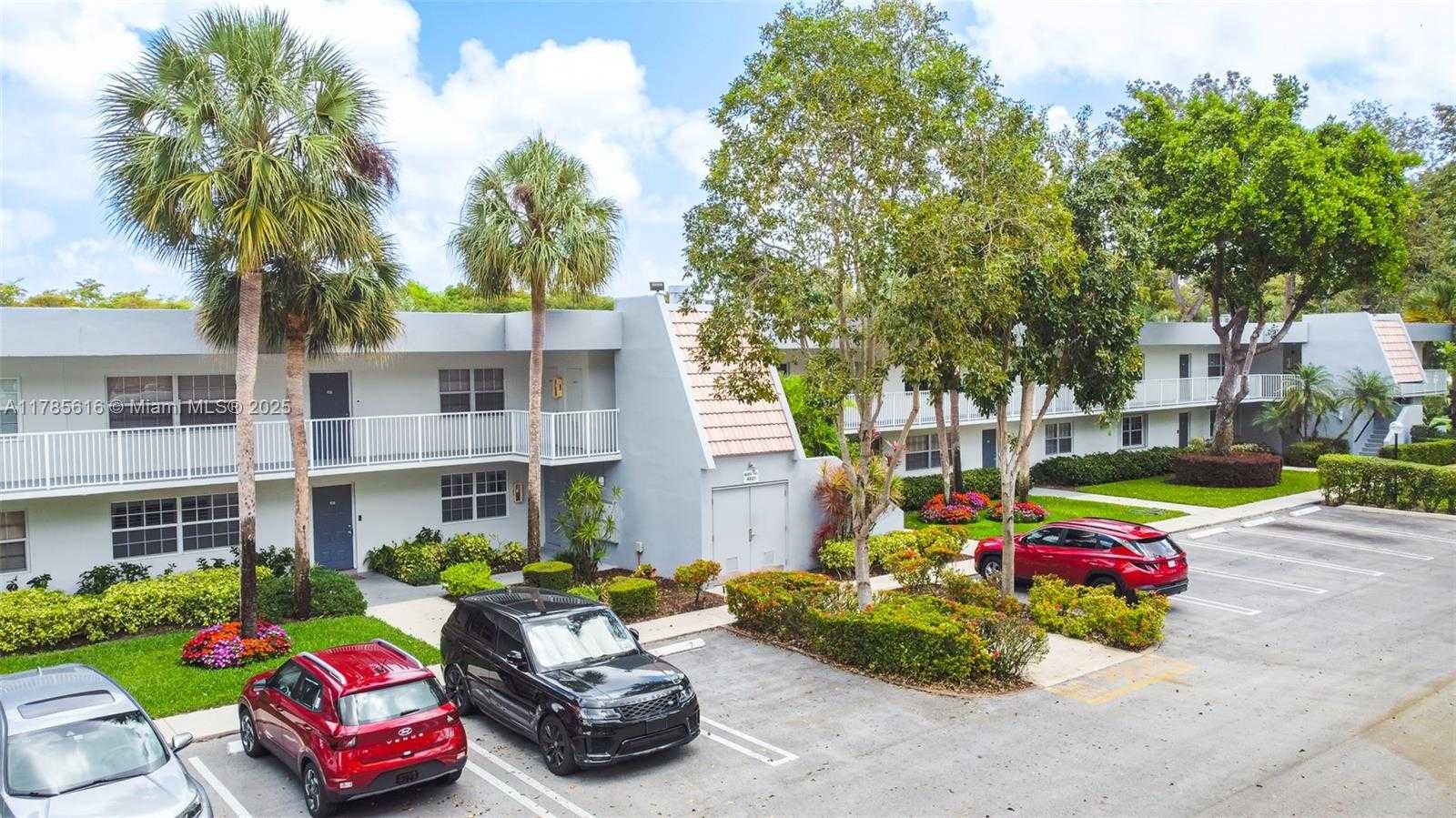 Small Image of 4221 WEST PALM AIRE DR #203, Pompano Beach Number 12