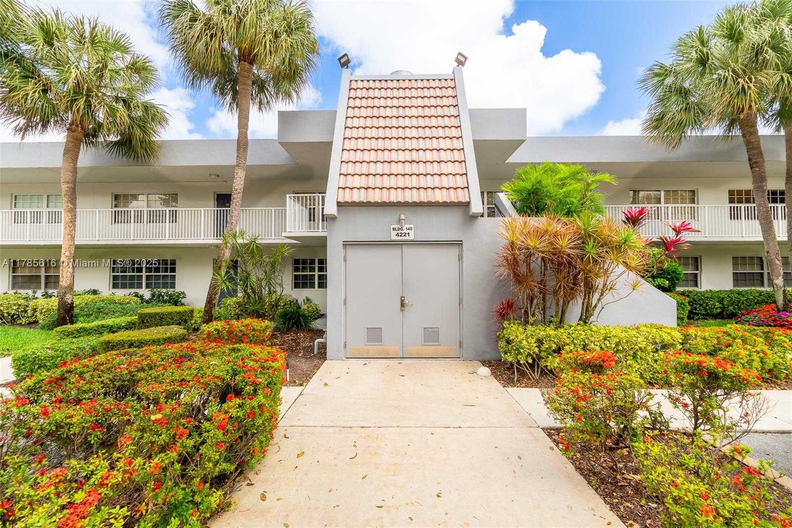Small Image of 4221 WEST PALM AIRE DR #203, Pompano Beach Number 13