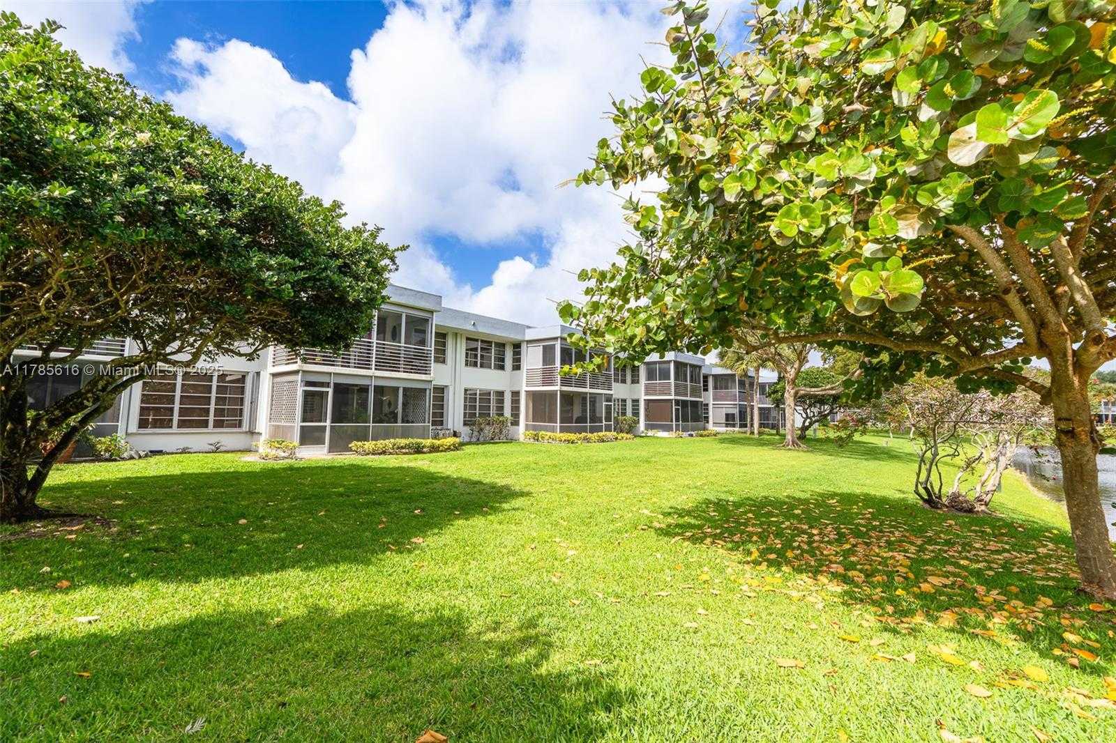 Small Image of 4221 WEST PALM AIRE DR #203, Pompano Beach Number 17