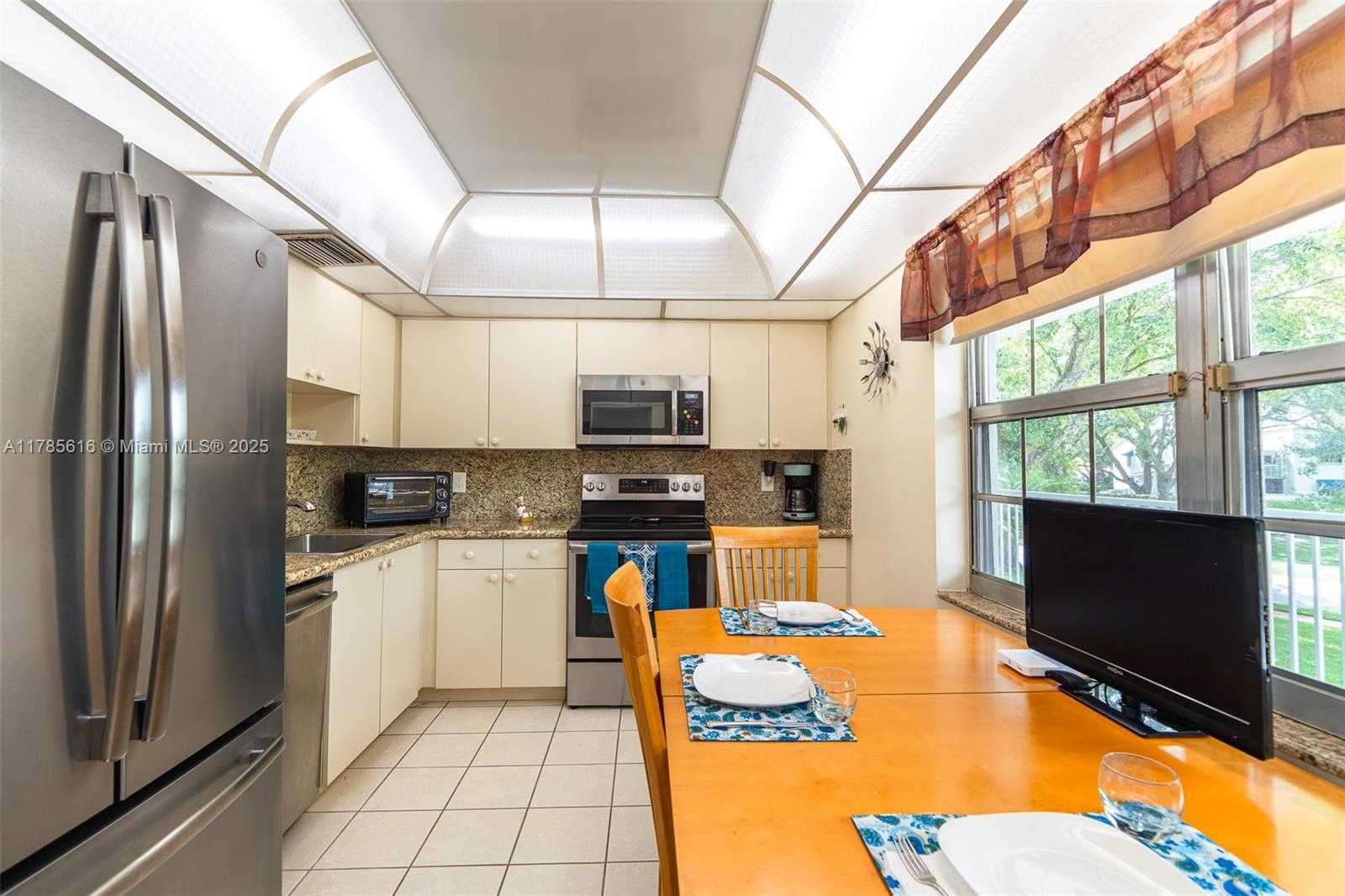 Small Image of 4221 WEST PALM AIRE DR #203, Pompano Beach Number 21