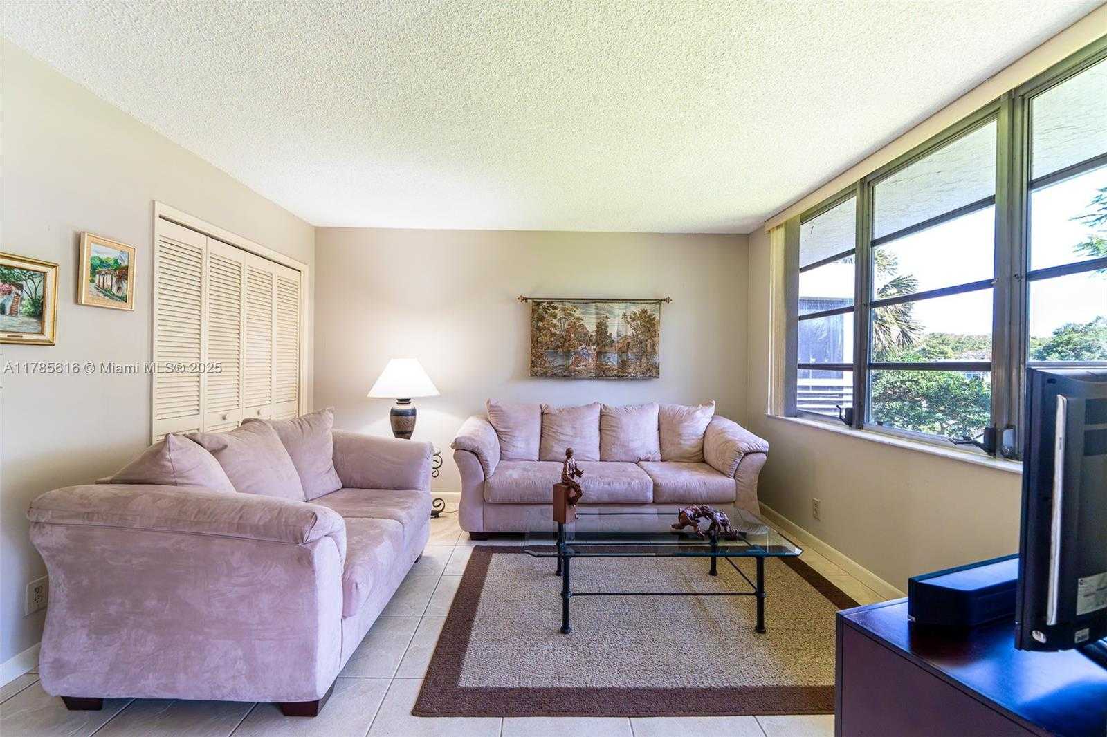 Small Image of 4221 WEST PALM AIRE DR #203, Pompano Beach Number 24