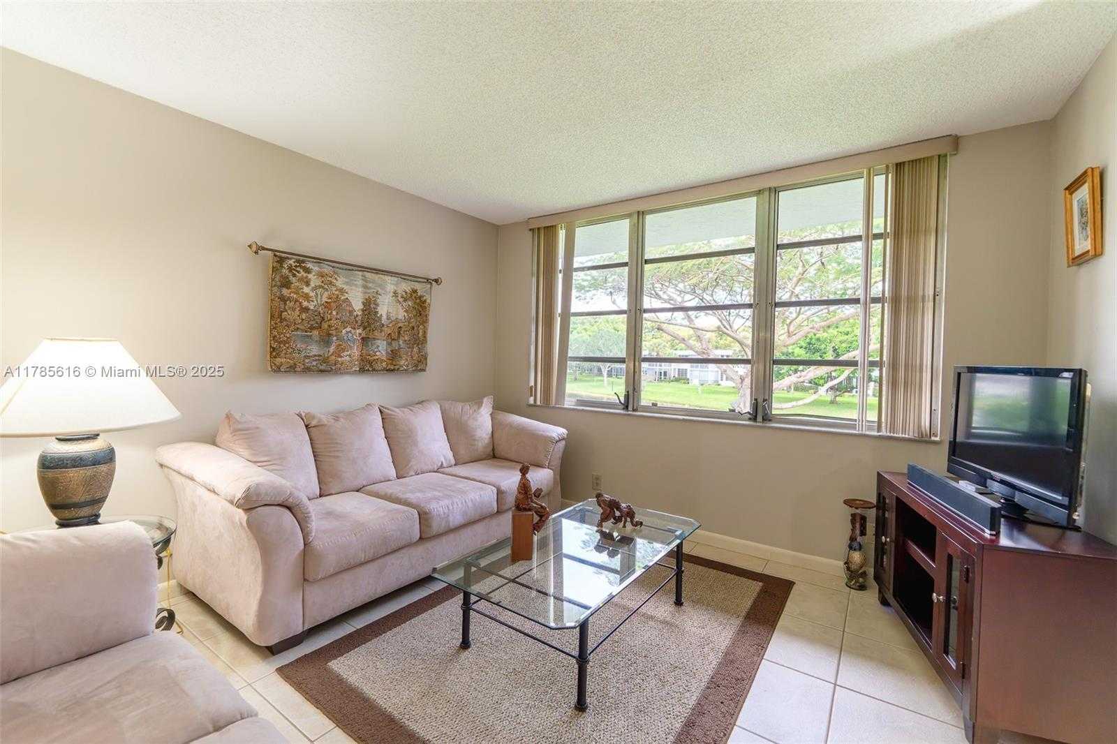 Small Image of 4221 WEST PALM AIRE DR #203, Pompano Beach Number 25