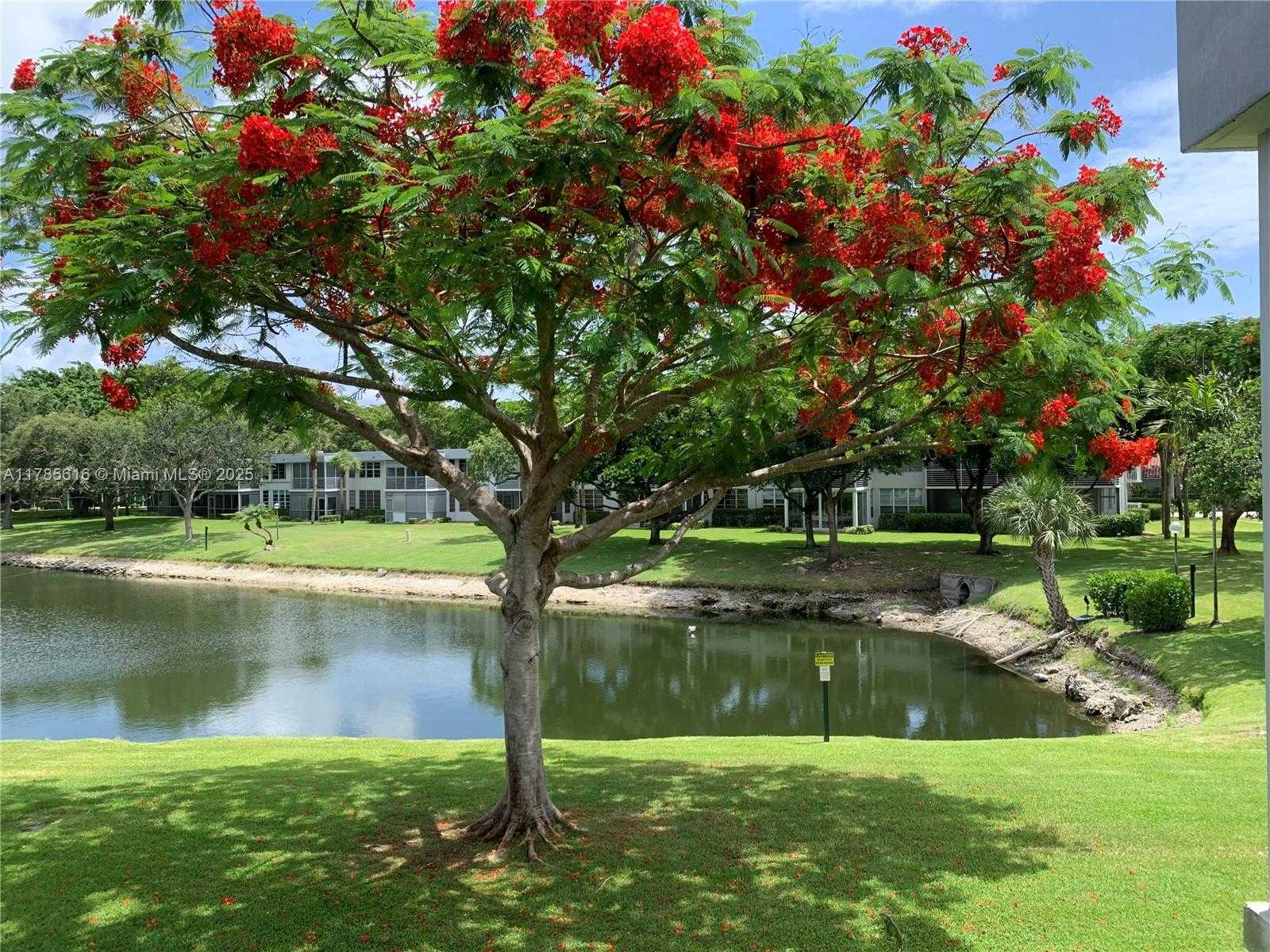 Small Image of 4221 WEST PALM AIRE DR #203, Pompano Beach Number 27