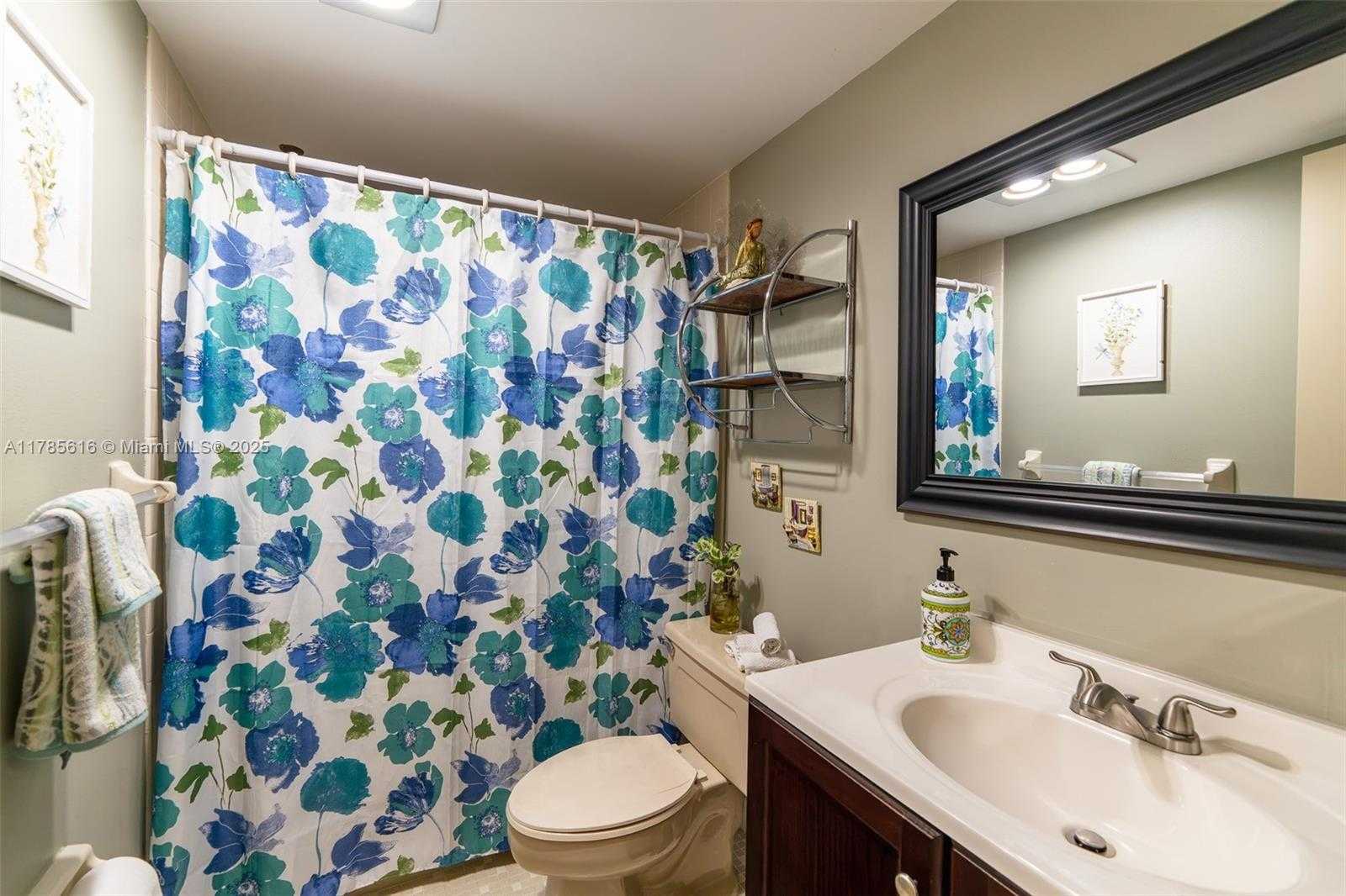 Small Image of 4221 WEST PALM AIRE DR #203, Pompano Beach Number 31