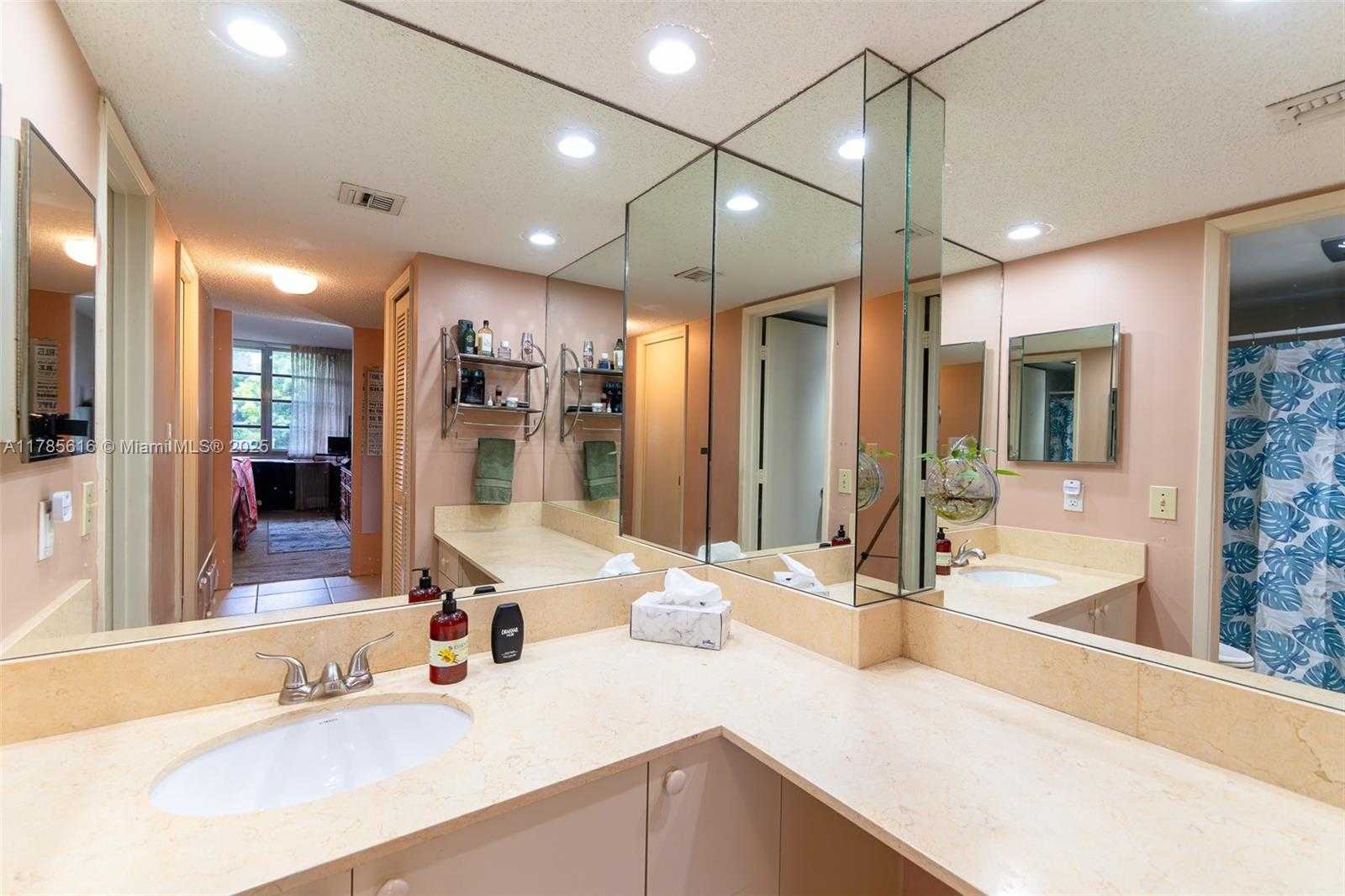 Small Image of 4221 WEST PALM AIRE DR #203, Pompano Beach Number 33