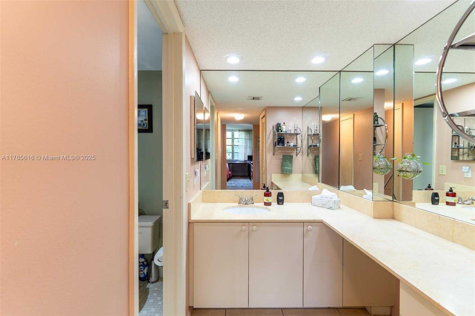 Small Image of 4221 WEST PALM AIRE DR #203, Pompano Beach Number 34