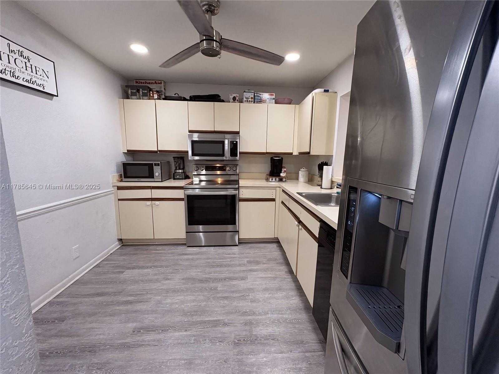 Small Image of 2091 Coral Ridge Dr, Coral Springs, FL 33071, USA Number 5