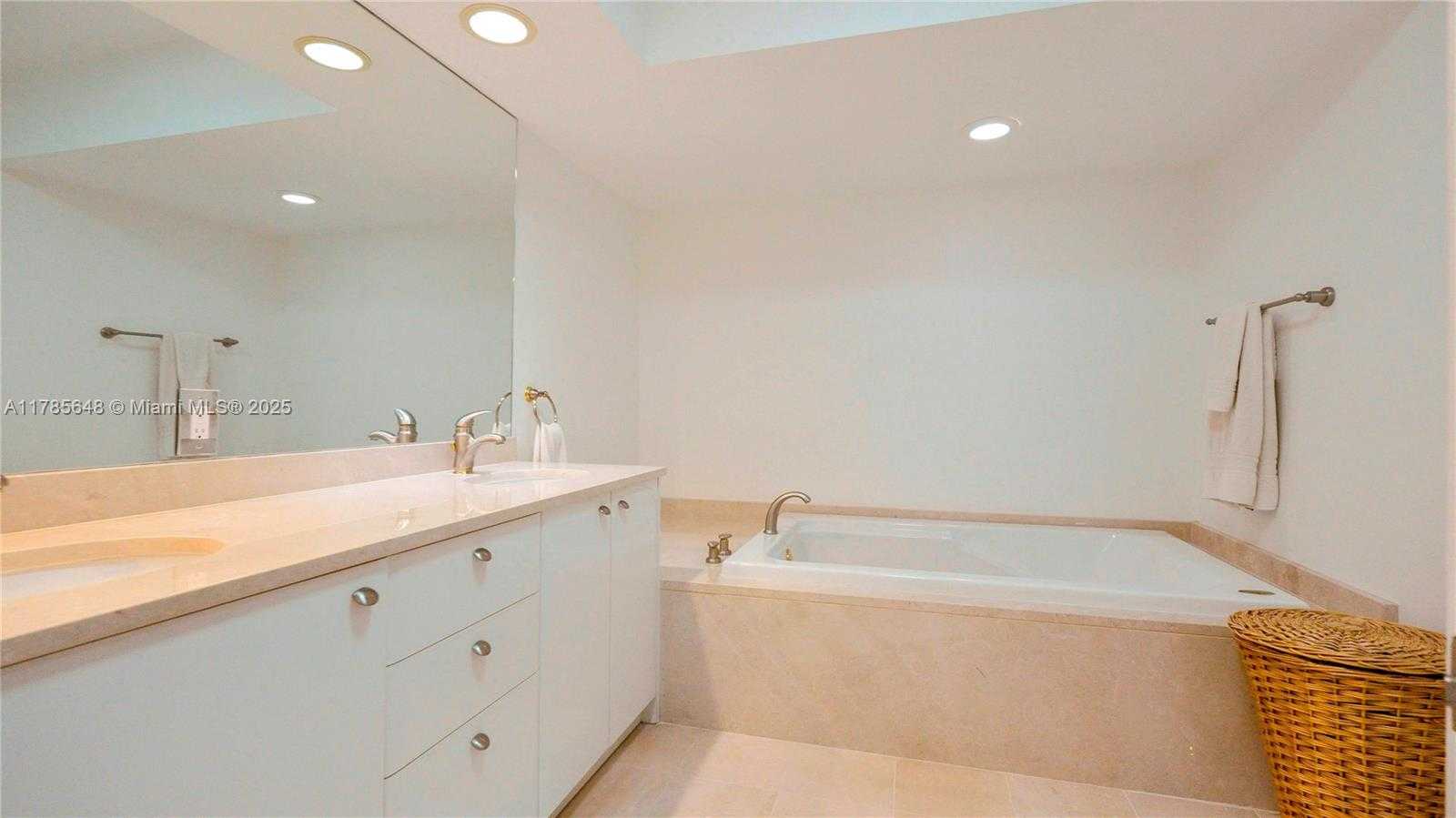 Small Image of 16500 COLLINS AVE #656, Sunny Isles Beach Number 18