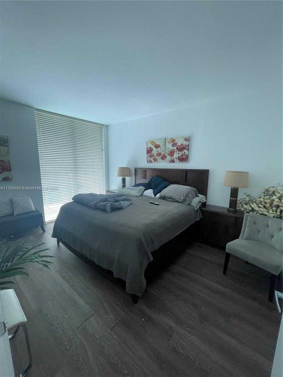 Small Image of 950 BRICKELL BAY DR #2907, Miami Number 14