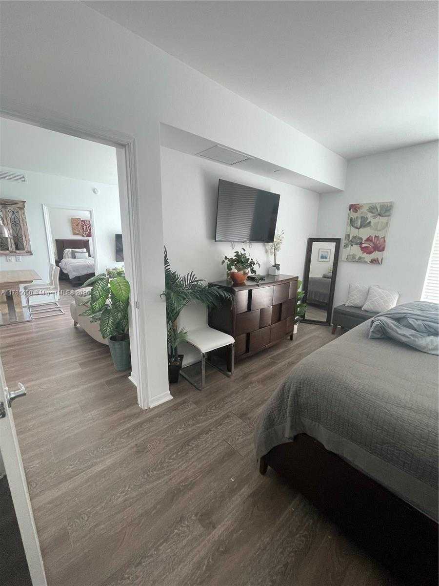 Small Image of 950 BRICKELL BAY DR #2907, Miami Number 15