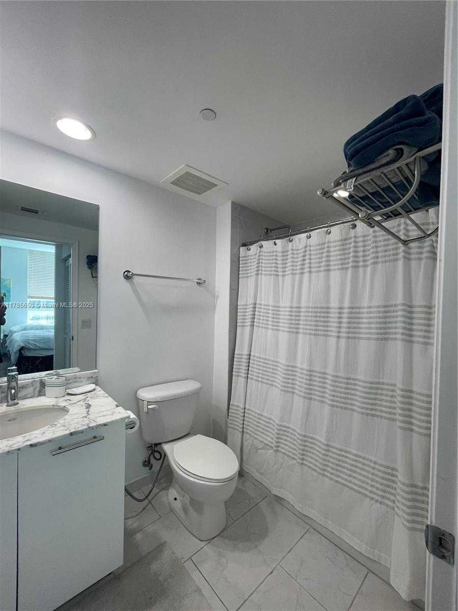 Small Image of 950 BRICKELL BAY DR #2907, Miami Number 17