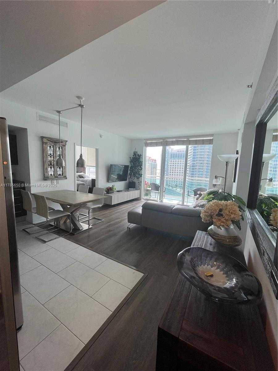 Small Image of 950 BRICKELL BAY DR #2907, Miami Number 2