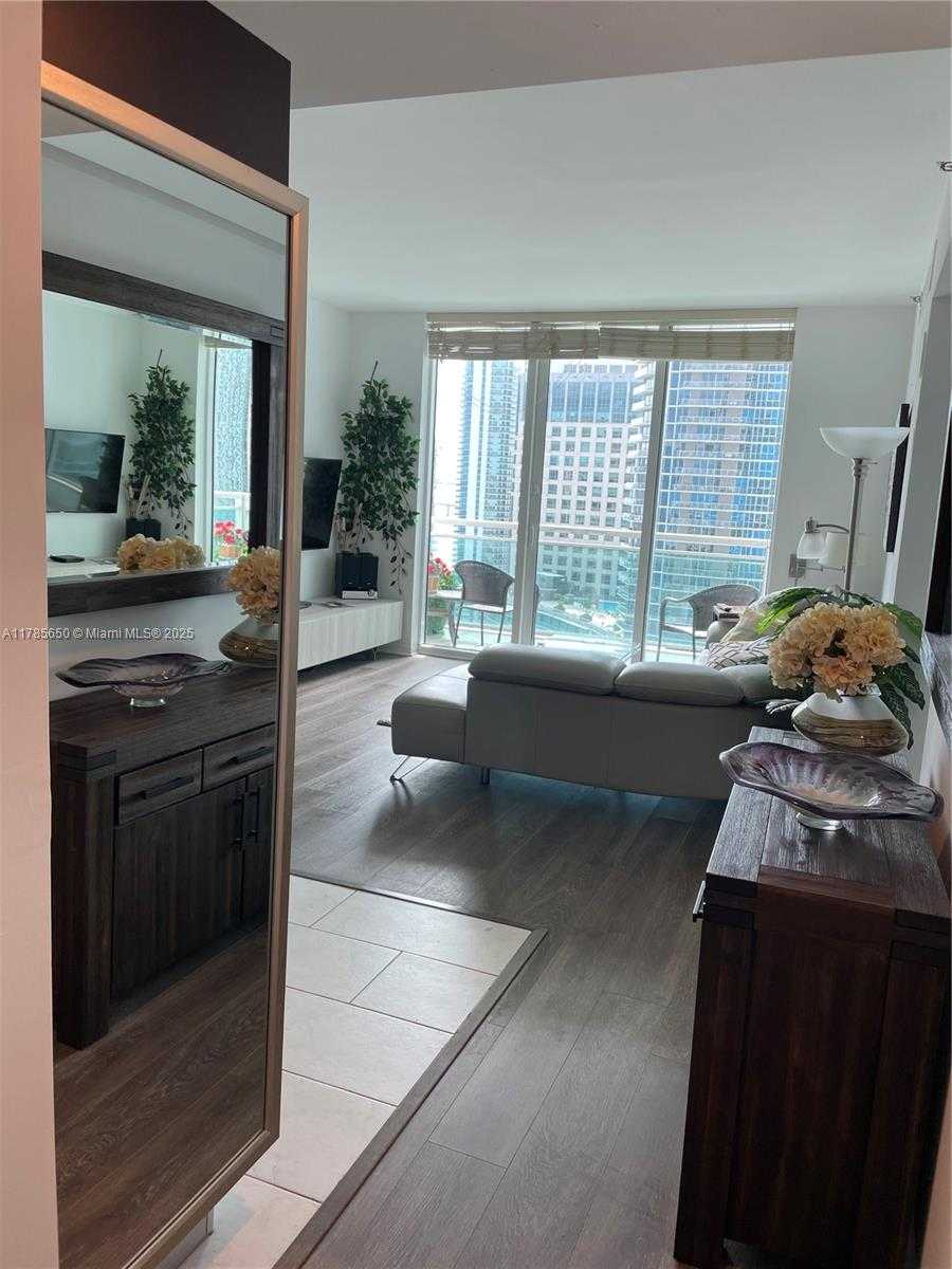 Small Image of 950 BRICKELL BAY DR #2907, Miami Number 3