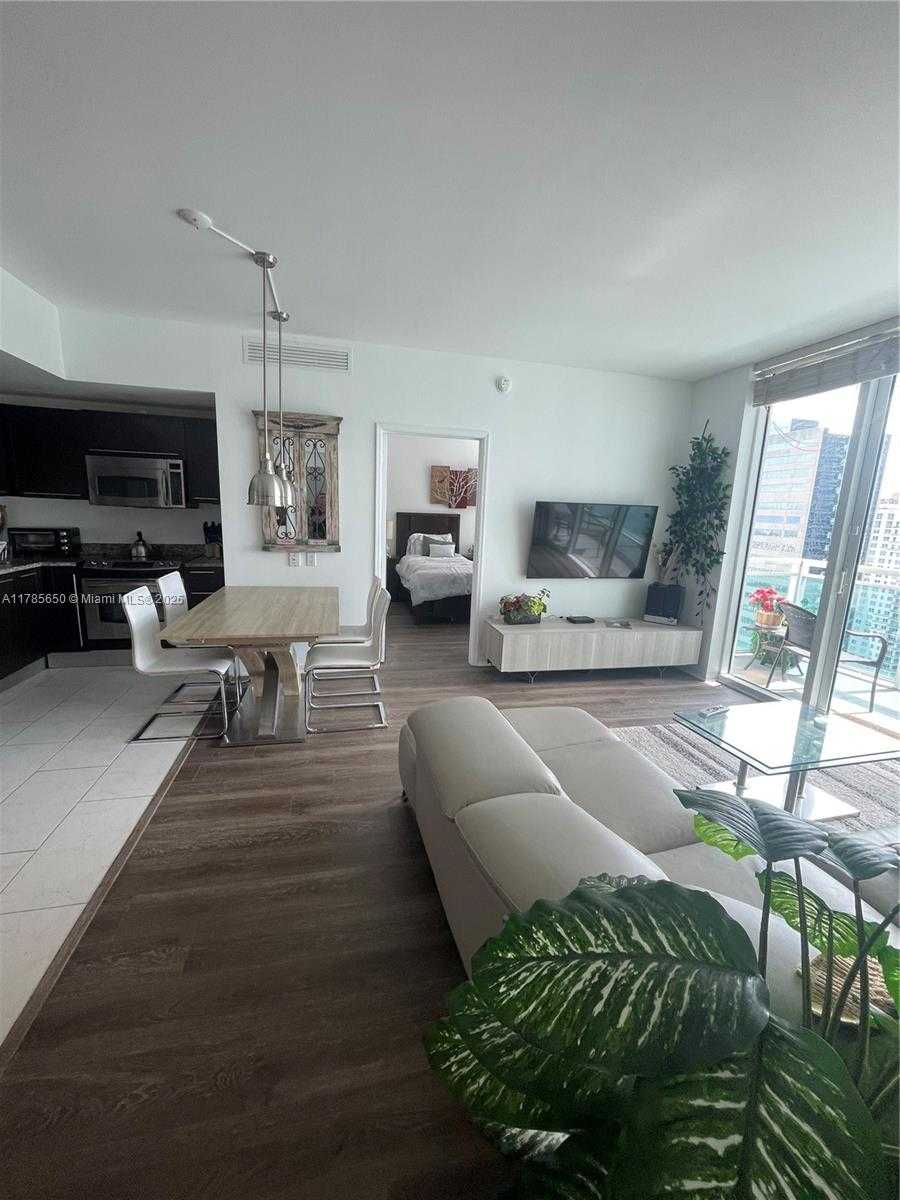 Small Image of 950 BRICKELL BAY DR #2907, Miami Number 5