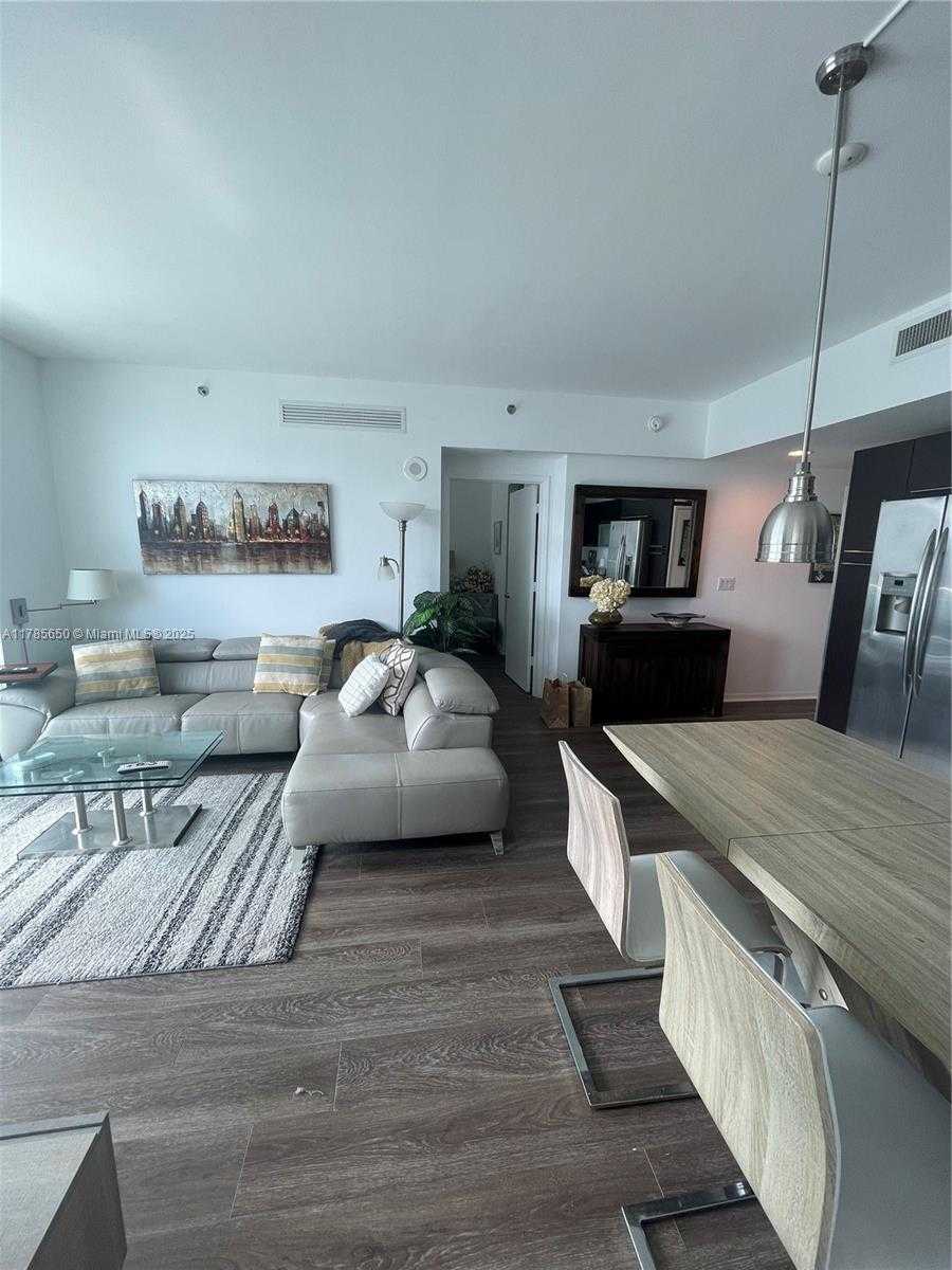 Small Image of 950 BRICKELL BAY DR #2907, Miami Number 8
