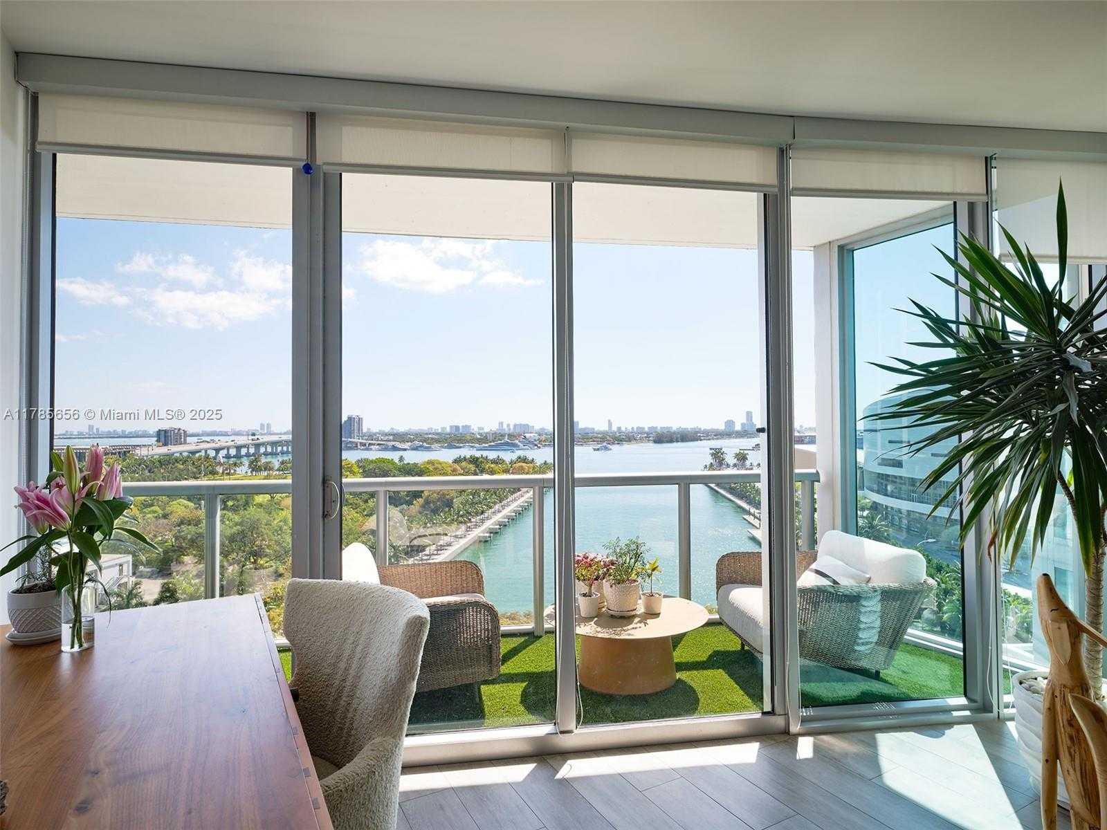 Small Image of 888 BISCAYNE BLVD #1009, Miami Number 2