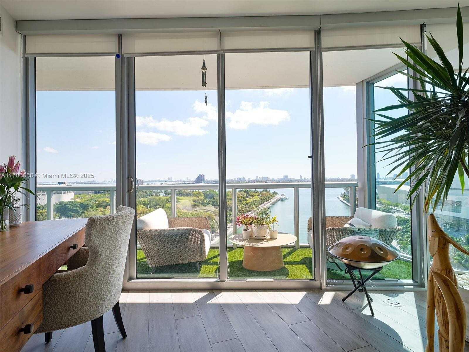 Small Image of 888 BISCAYNE BLVD #1009, Miami Number 4