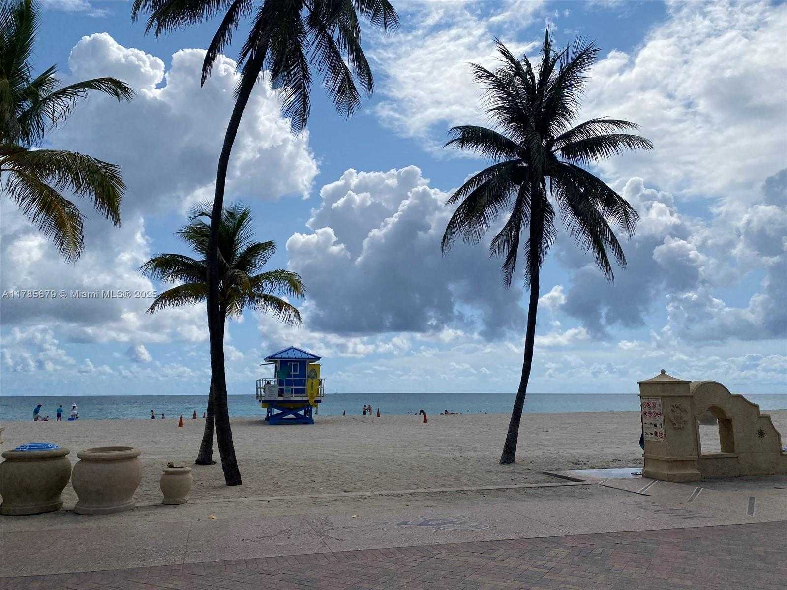 Small Image of 400 NORTH SURF RD #RGB, Hollywood Number 3