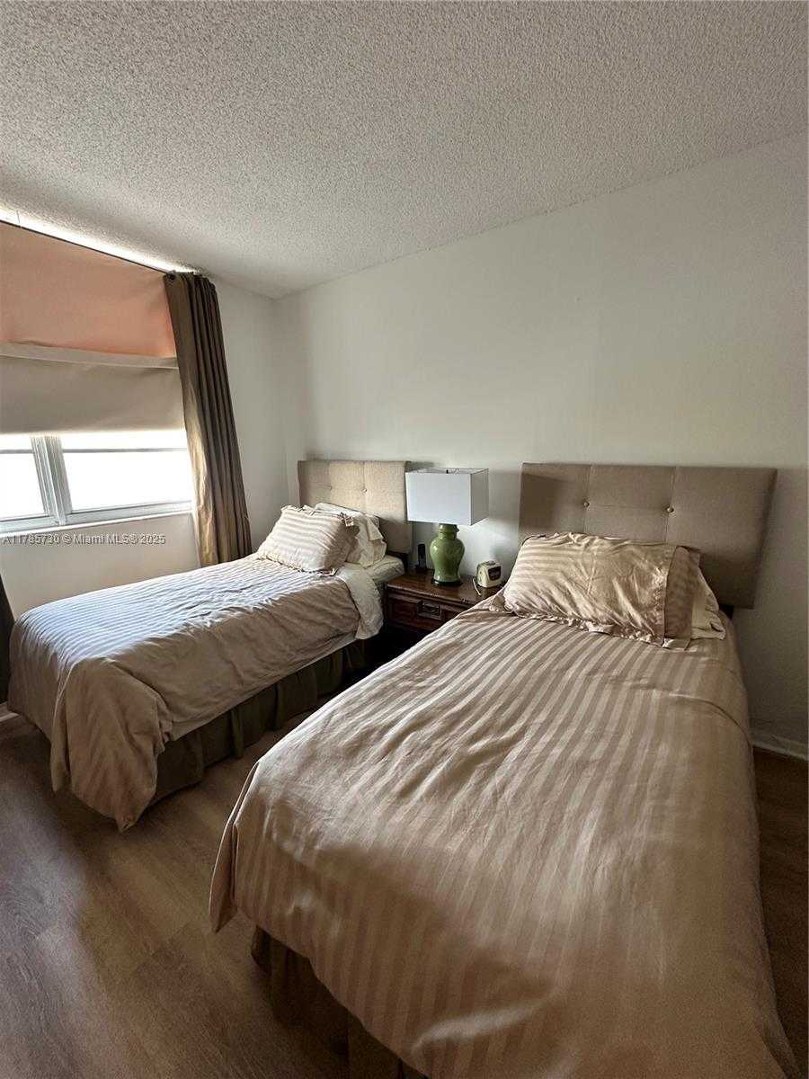 Small Image of 300 BAYVIEW DR #315, Sunny Isles Beach Number 10