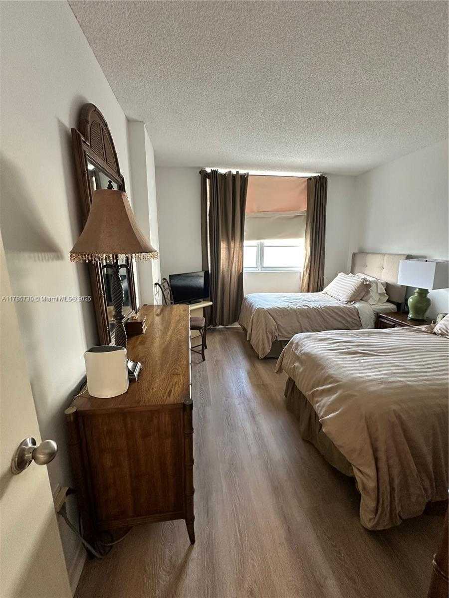 Small Image of 300 BAYVIEW DR #315, Sunny Isles Beach Number 11