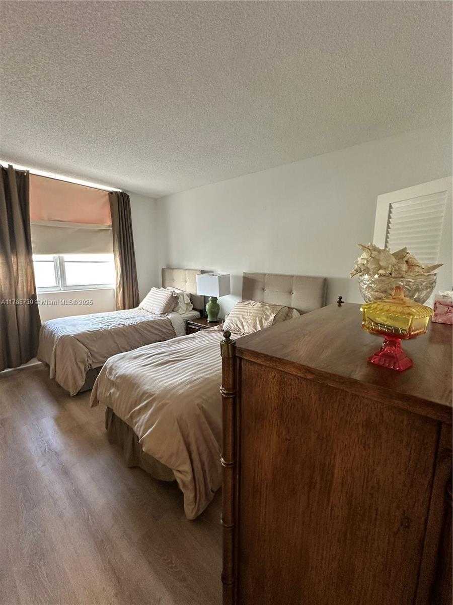 Small Image of 300 BAYVIEW DR #315, Sunny Isles Beach Number 12