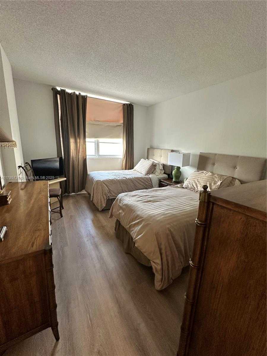Small Image of 300 BAYVIEW DR #315, Sunny Isles Beach Number 13
